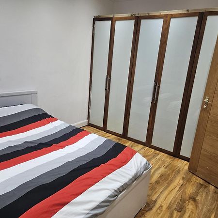 2 Bedroom Flat - Travel Direct To Heathrow/Central London Exterior foto
