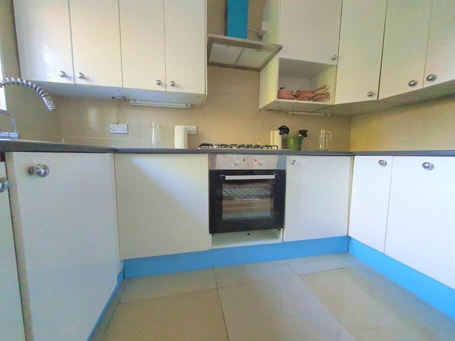 2 Bedroom Flat - Travel Direct To Heathrow/Central London Exterior foto