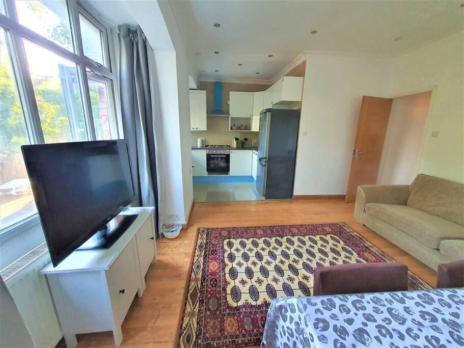 2 Bedroom Flat - Travel Direct To Heathrow/Central London Exterior foto