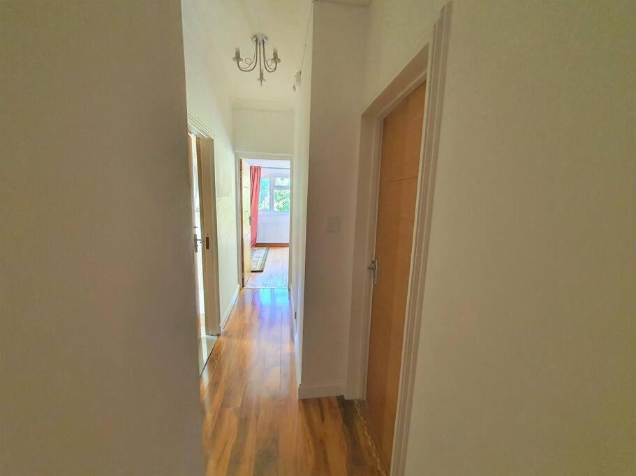 2 Bedroom Flat - Travel Direct To Heathrow/Central London Exterior foto