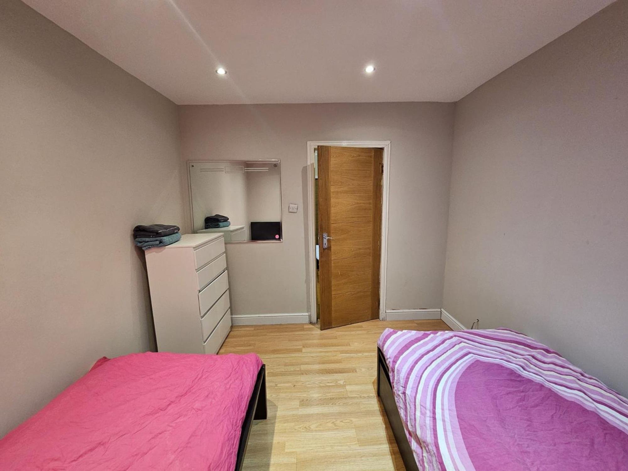 2 Bedroom Flat - Travel Direct To Heathrow/Central London Exterior foto